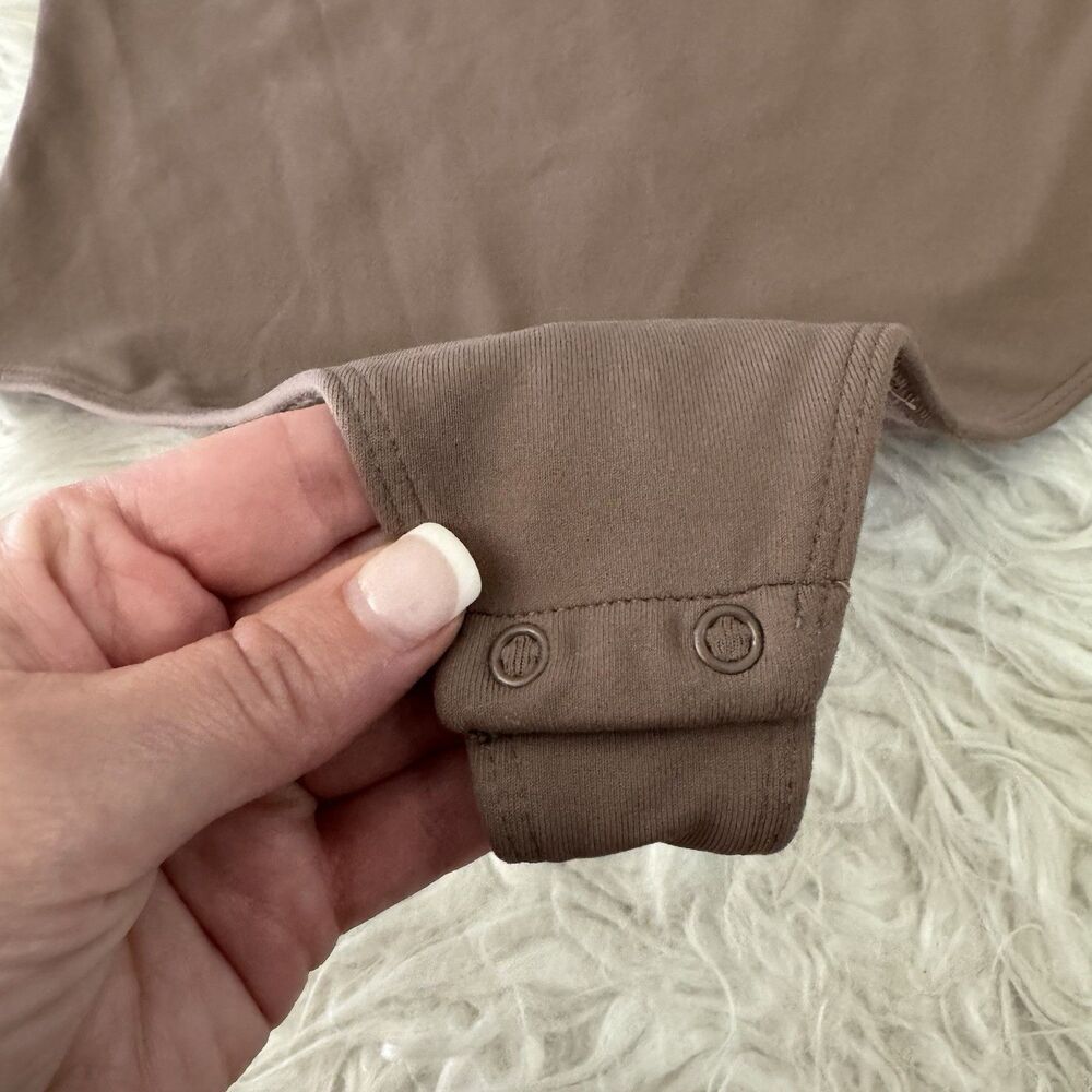 Aritzia Babaton Women's Medium Taupe V-Neck Contour Bodysuit Tank Lined Stretch - Picture 8 of 10
